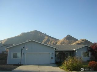 614 Olympus Dr, Wenatchee, WA 98801