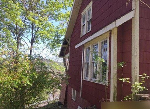 4th image of 1120 Colerain Pike