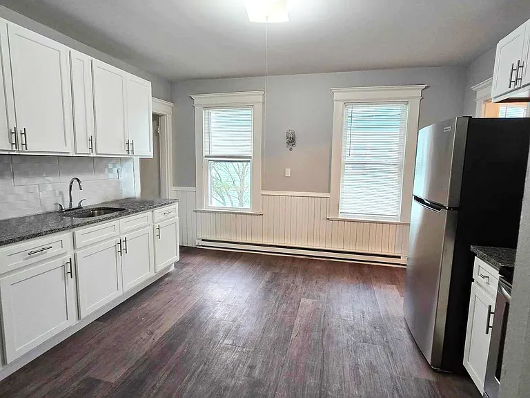 652 Watertown Ave — Photo 5