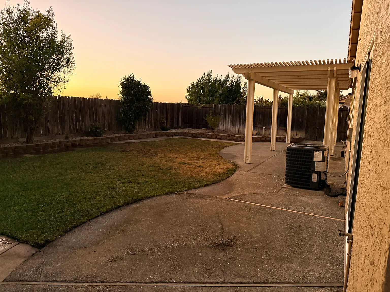 3 bed, 1563 sqft, $2,749 — Photo 2