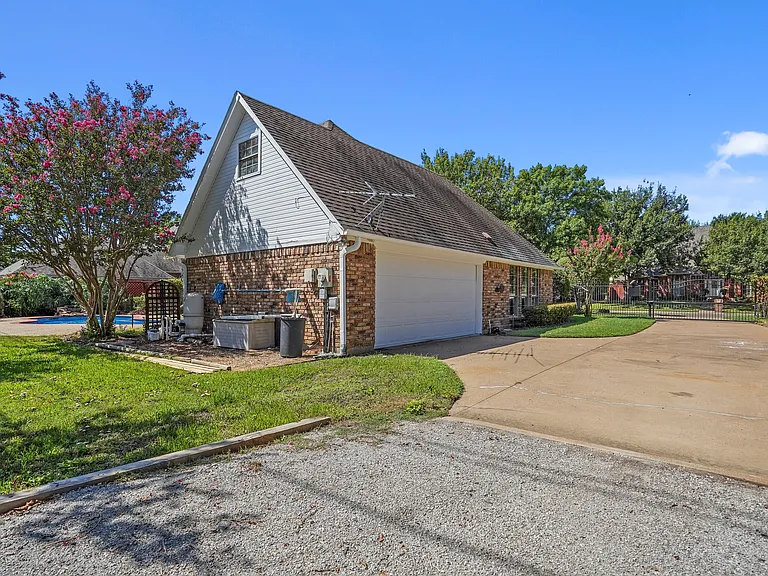 1419 Sweetgum Cir — Photo 6