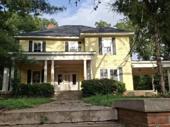 407 S Cambridge St, Ninety Six, SC 29666