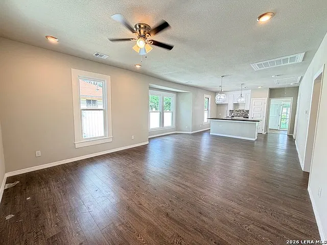 3 bed, 2.0 bath, 1104 sqft, $1,495 — Photo 2