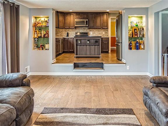 3rd image of 71 Craftwood Ln