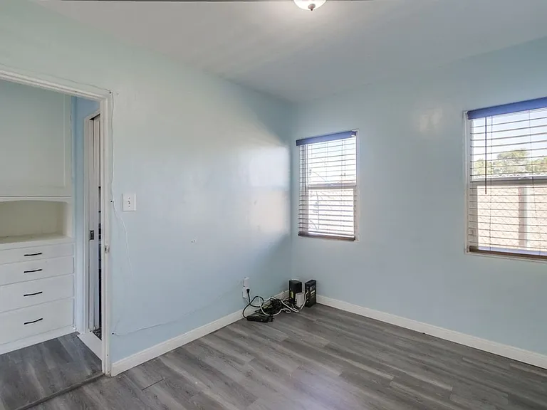 3877 Chamoune Ave — Photo 14