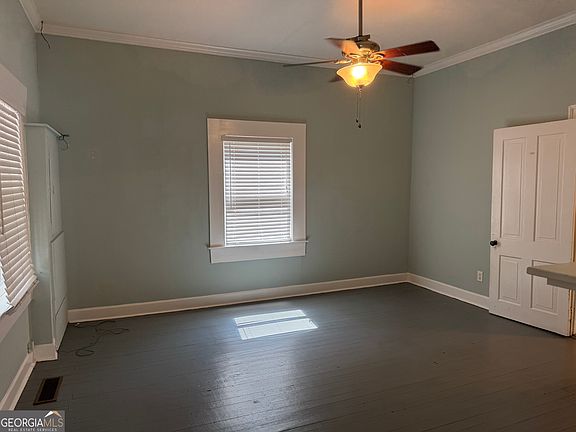 4th image of 820 Reese St