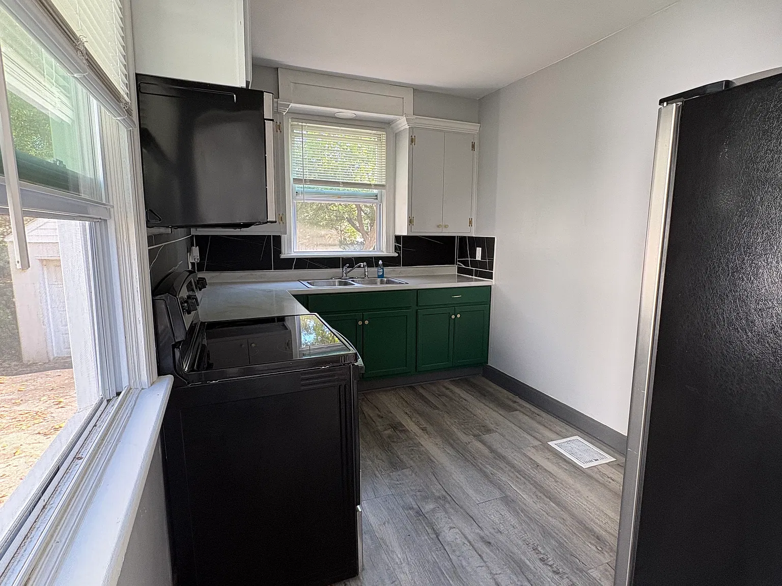 3 bed, 1300 sqft, $1,450 — Photo 3