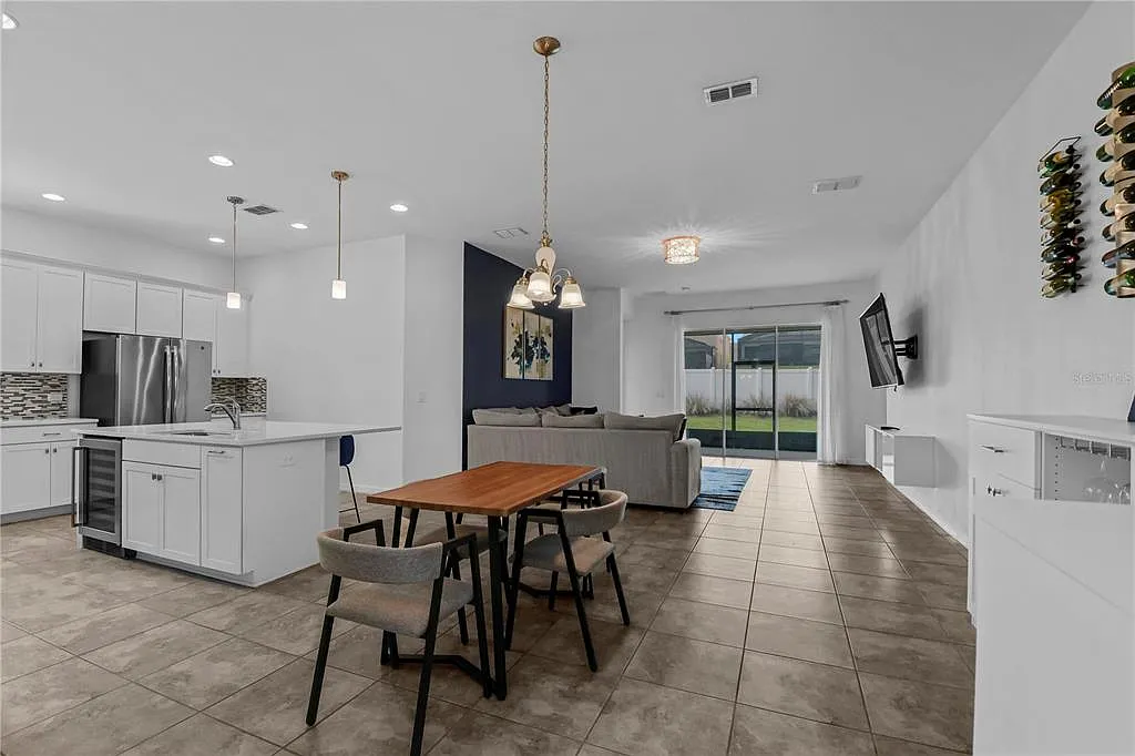 4 bed, 3.0 bath, 2244 sqft, $2,750 — Photo 3