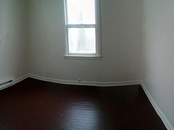 3rd image of 711 Paris Ave