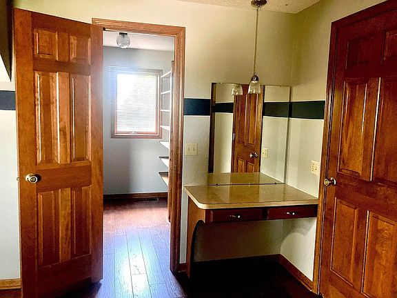 Upper Bedroom - 17 x 15