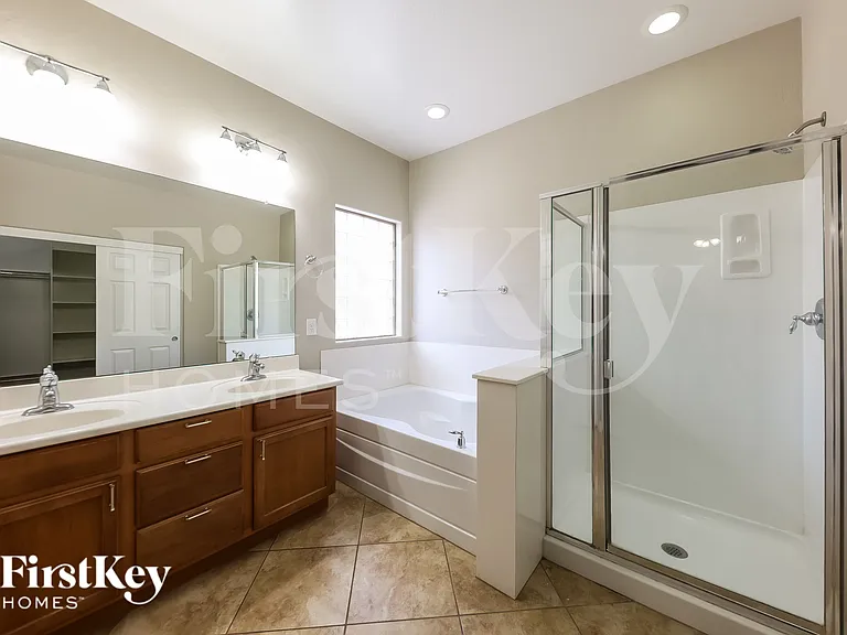 5737 W Pedro Ln — Photo 10