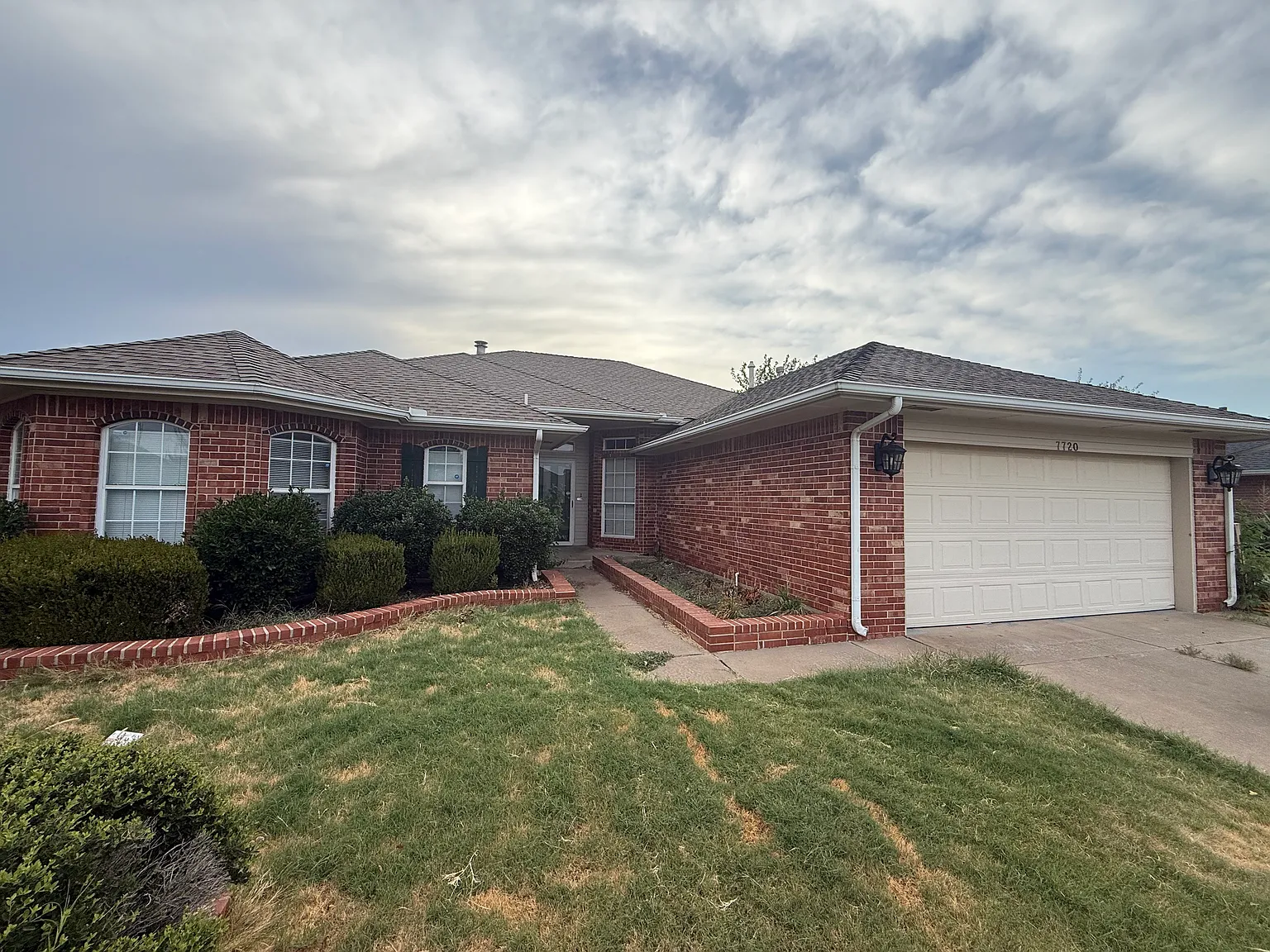 3 bed, 1999 sqft, $1,900 — Photo 1