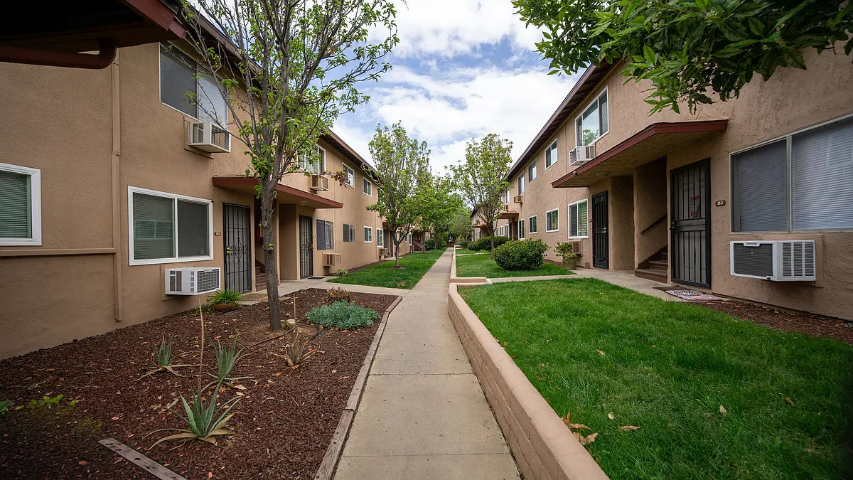 Building Photo - 9731 Winter Gardens Blvd #60