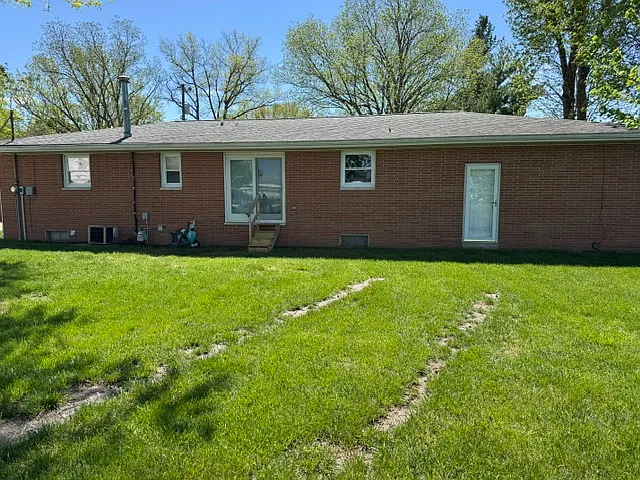 1205 Main St — Photo 2