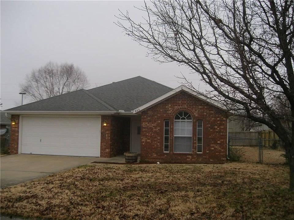 1st image of 805 SE Jon Dr