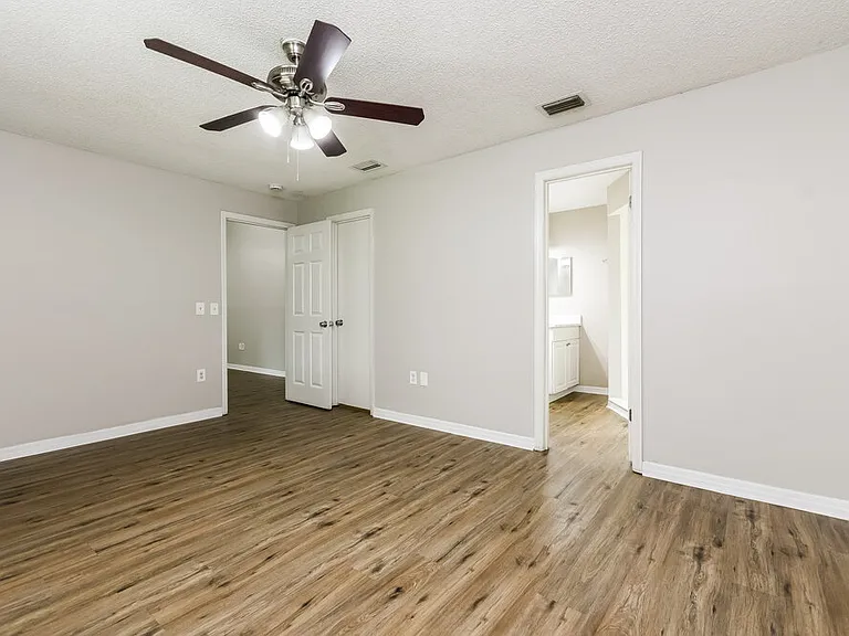 602 Cypress Ct — Photo 10
