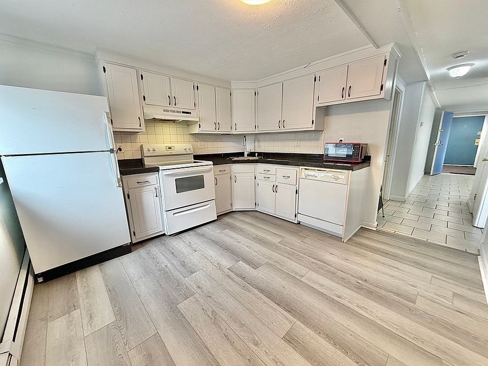 1st image of 124 Addison St APT 4