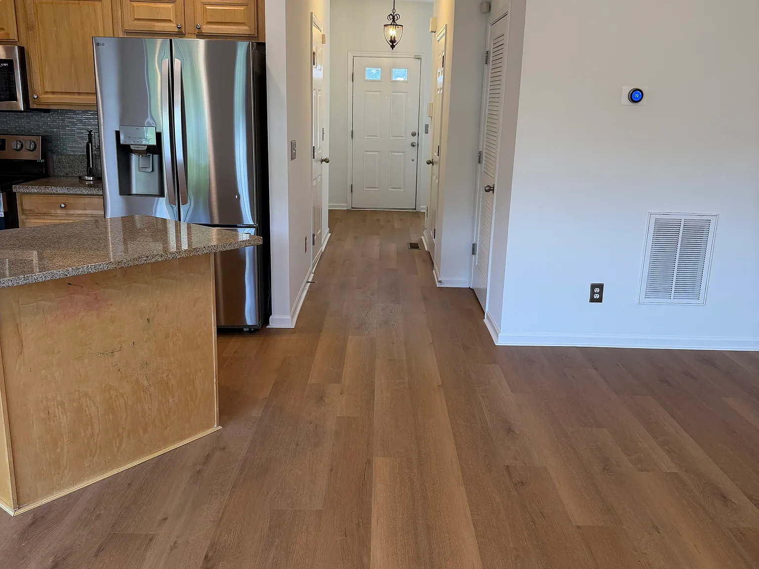 3 bed, 3.5 bath, 2120 sqft, $2,600 — Photo 4