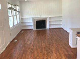 3704 Penderwood Dr, Oakton, VA 22124