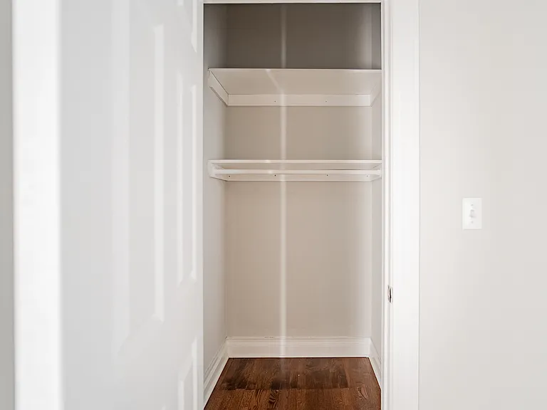 933 W Newport — Photo 30