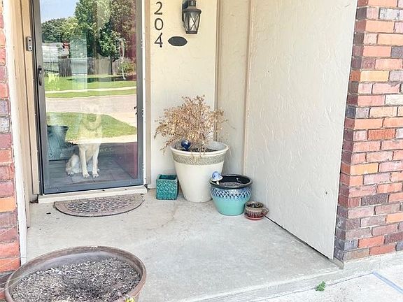 2nd image of 7204 NW Willow Pl
