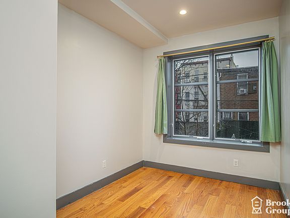 3rd image of 182 Jefferson St APT 3B
