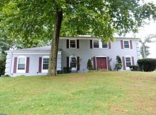 207 Fawnhill Rd, Broomall, PA 19008