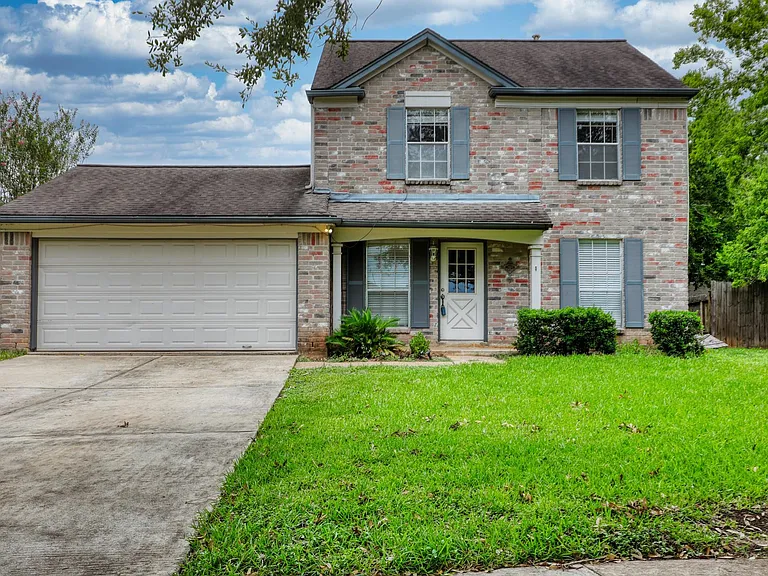 2931 Great Lakes Ave — Photo 1
