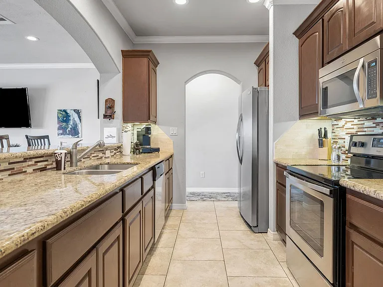 1430 Crescent Ridge Dr — Photo 14