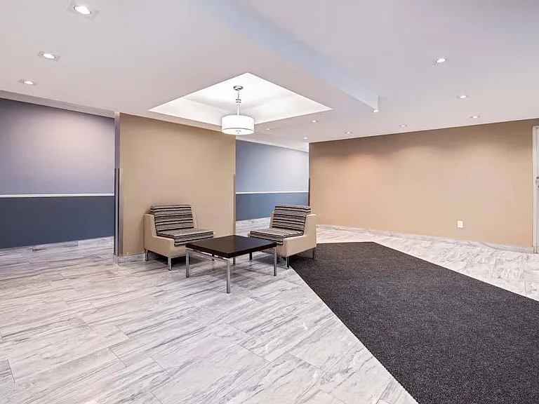 147 Wellington St W — Photo 17