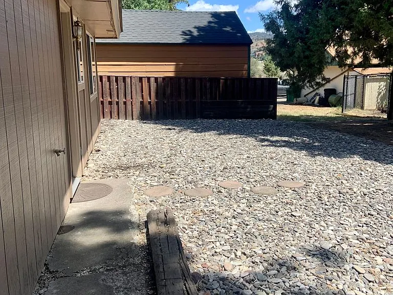 1827 Worden Ave — Photo 7