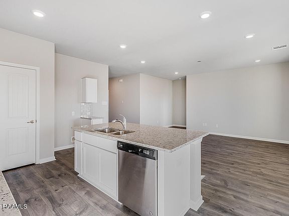 4th image of 104 Northern Oak Dr