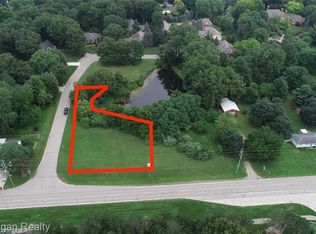 5886 Hunters Ridge Dr, Washington, MI 48094