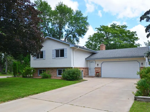 6664 Hillsboro Ave N, Brooklyn Park, MN 55428