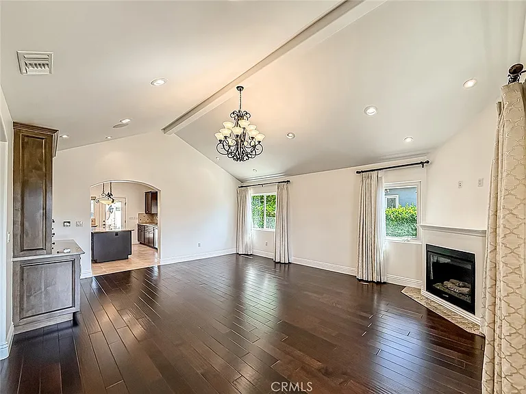 5960 Balcom Ave — Photo 5