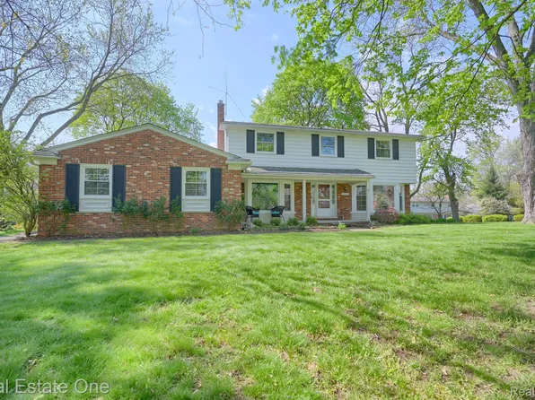 23900 Longacre St, Farmington, MI 48335