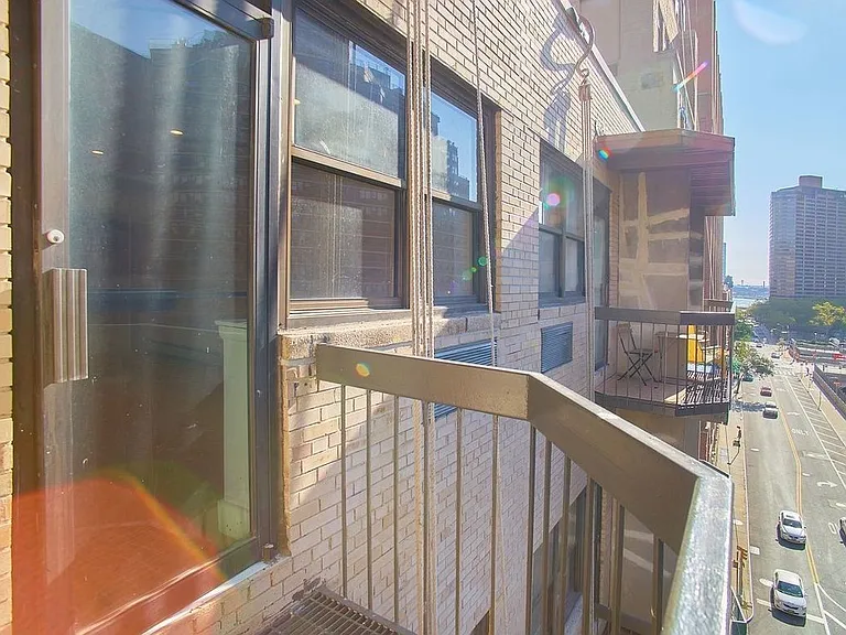 213 E 37th St #2C — Photo 7