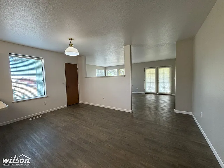 5606 Mount Clemens Way — Photo 5