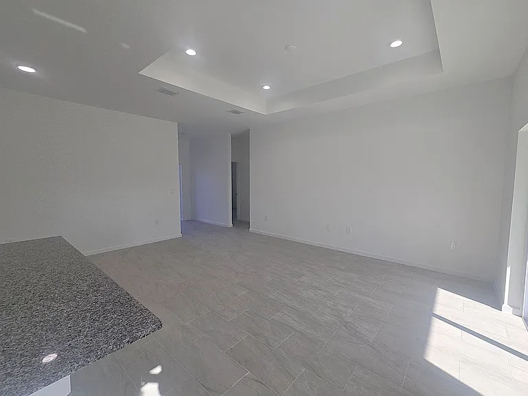 940 Sterling St E — Photo 11