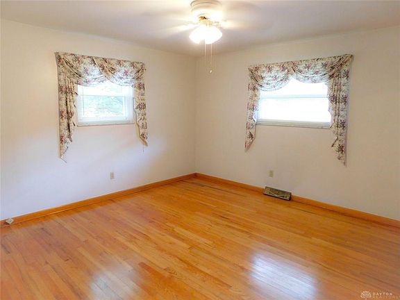 5th image of 8750 Meadowlark Dr