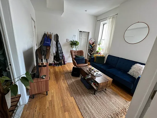 Rented by Delmark Realty LLC | media 25