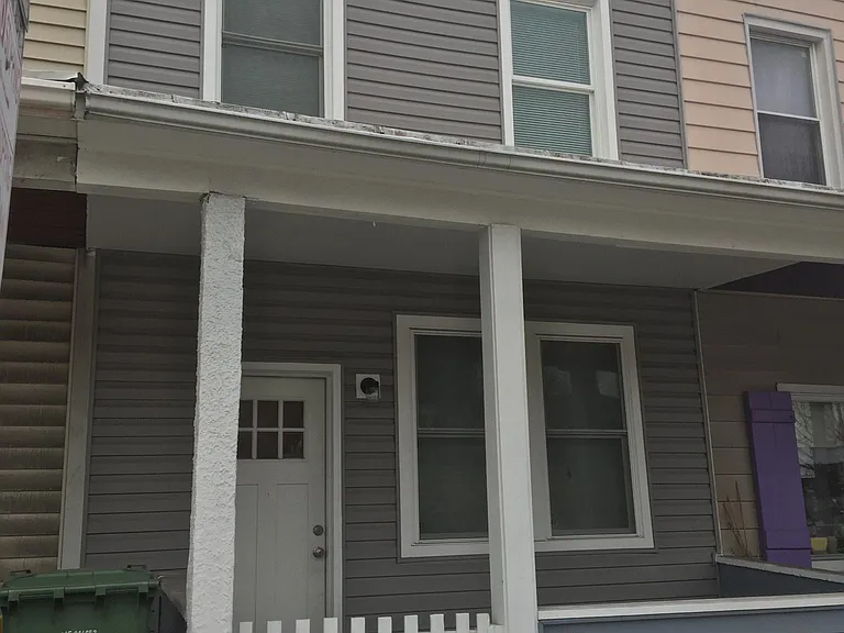 3804 Falls Rd — Photo 4