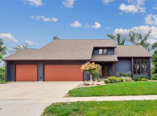 2113 Linmar Dr NE, Cedar Rapids, IA 52402