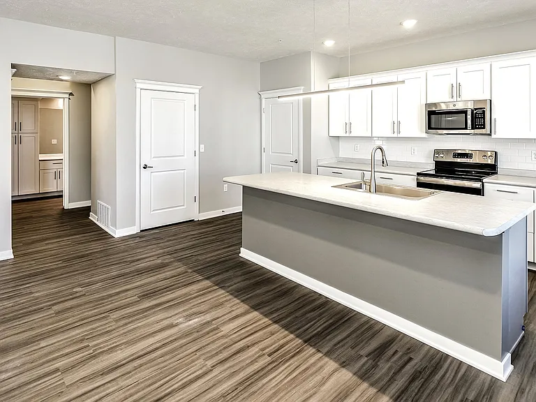 Deerfield Apartments & Chateaus — Photo 25