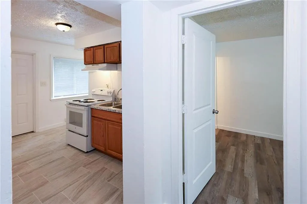 1295 Marcy St SE — Photo 2
