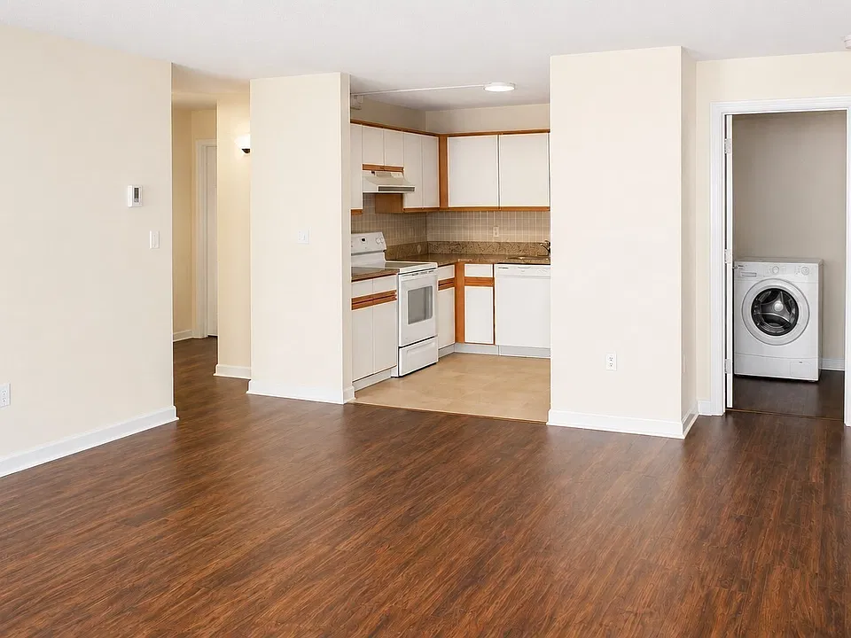 10 Rutledge St #1B