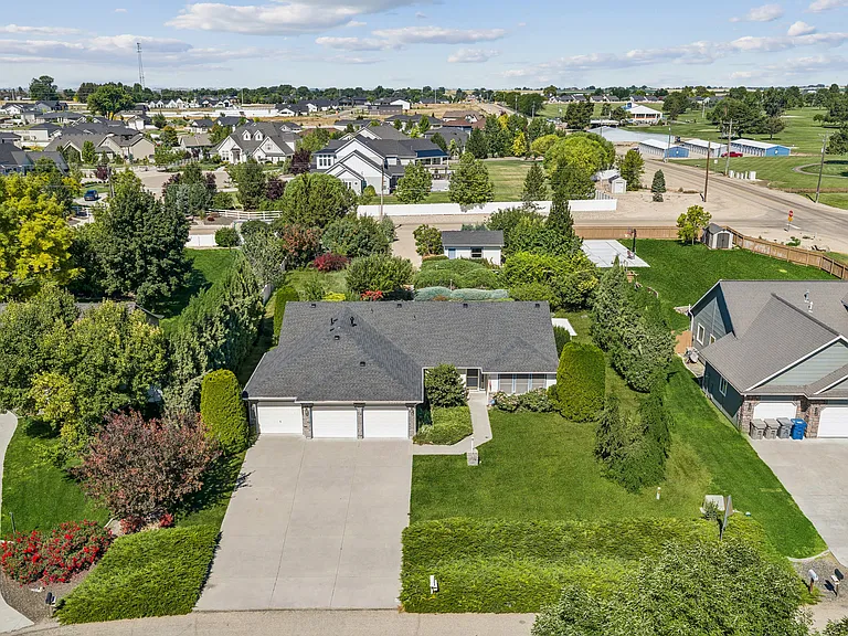 24963 Fox Ridge Dr — Photo 2