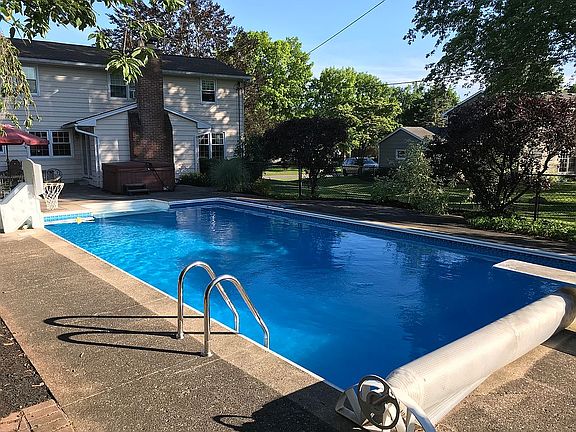 5th image of 19 Park Circle Dr