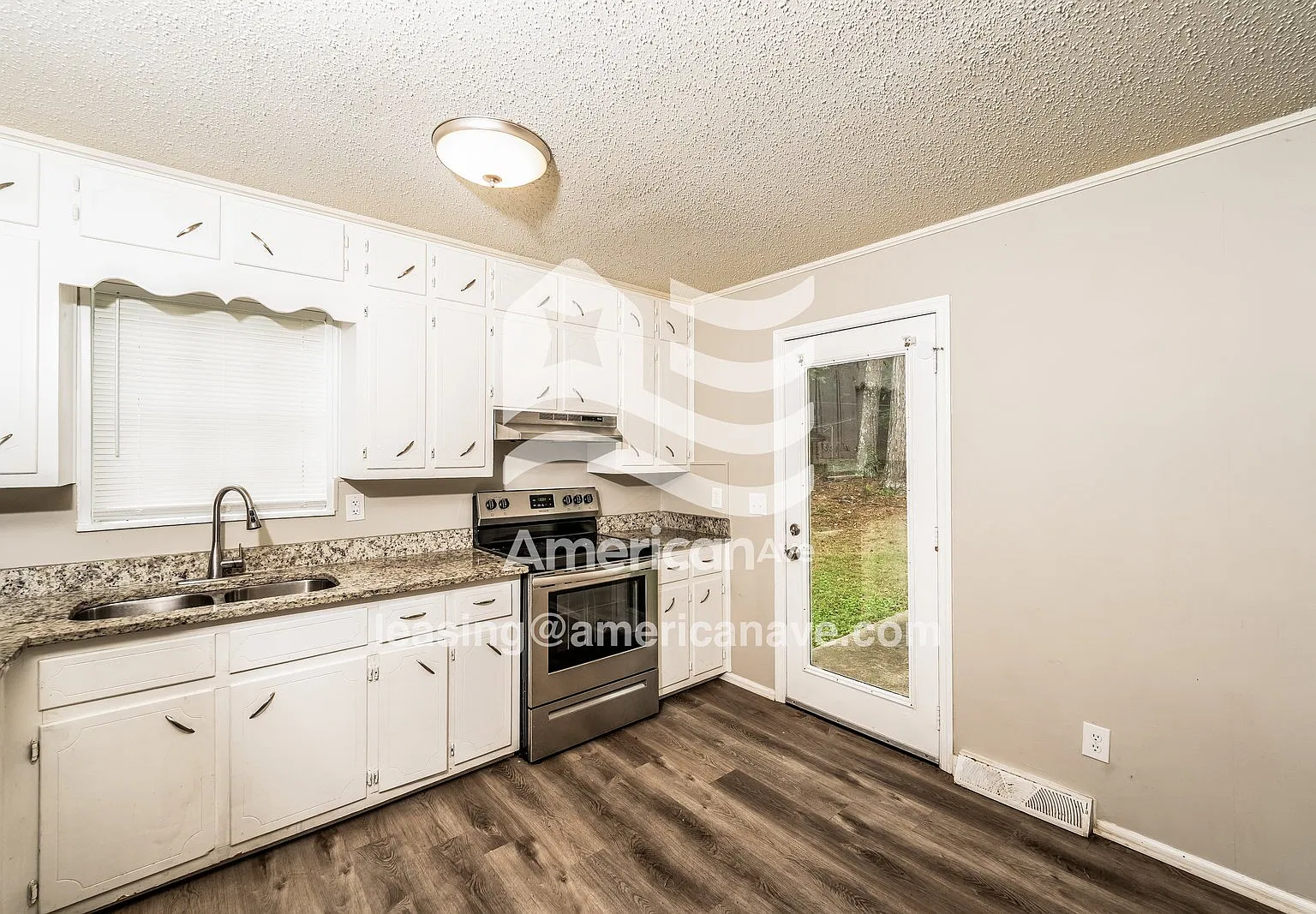 3 bed, 2.0 bath, 1076 sqft, $1,575 — Photo 4