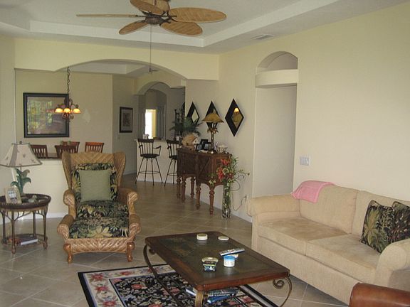 4th image of 501 NW Red Pine Way